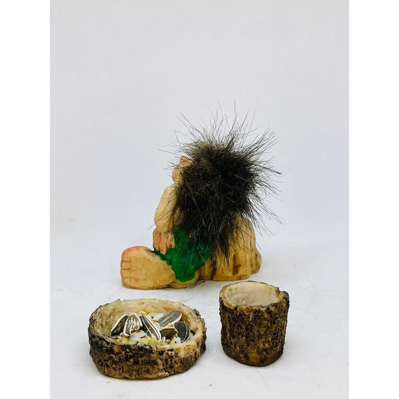 Troll Relajación + Comedero 7 Cm Figura De Resina Nacional