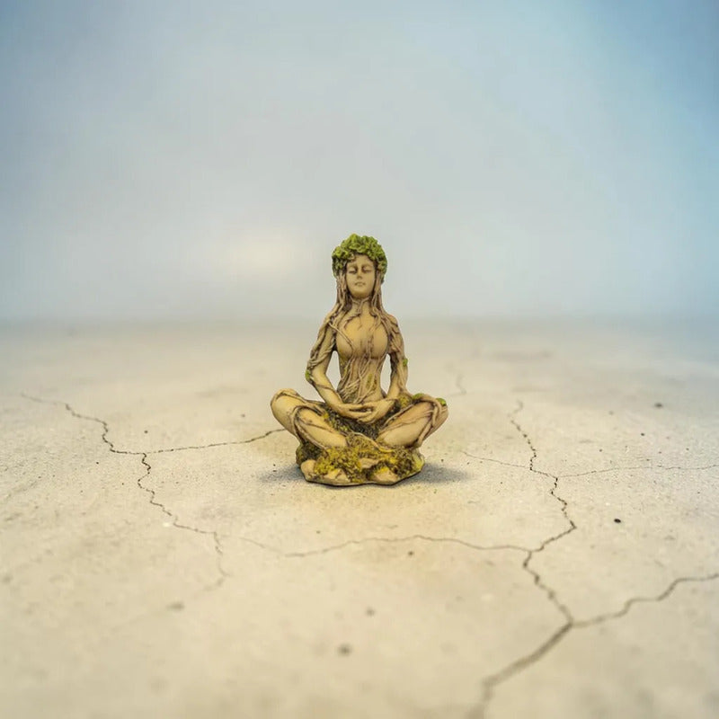 Figura Diosa Gaia Madre Tierra Meditación Resina Verde Claro by HEREJE