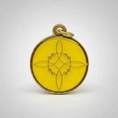 Nudo De Brujas Dije Encapsulado Con Los 7 Baño De Oro 25mm Amarillo
