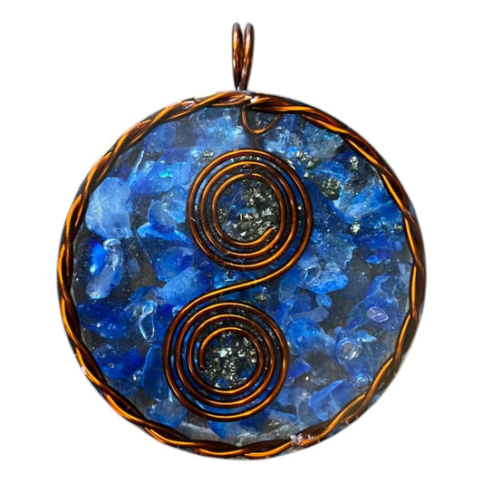 Dije De Resina Con Cobre Y Cuarzo. Infinito Piedra Azul by HEREJE