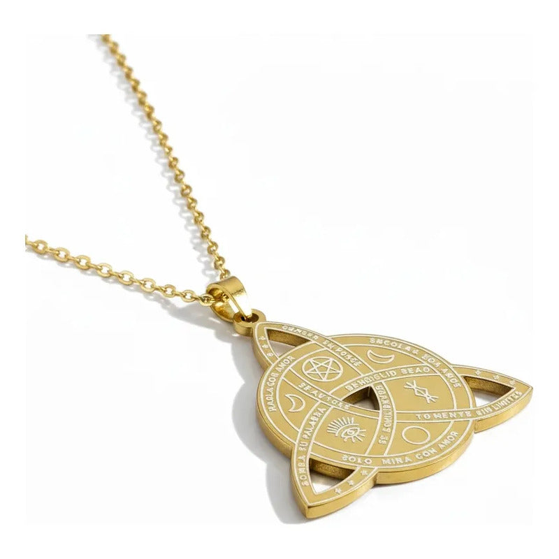Triqueta Dije De Acero Inoxidable Con Cadena En Color Dorado Dorado