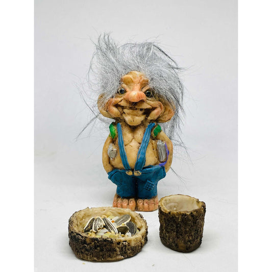 Troll Estidios Niño + Comedero 10 Cm Figura De Resina.