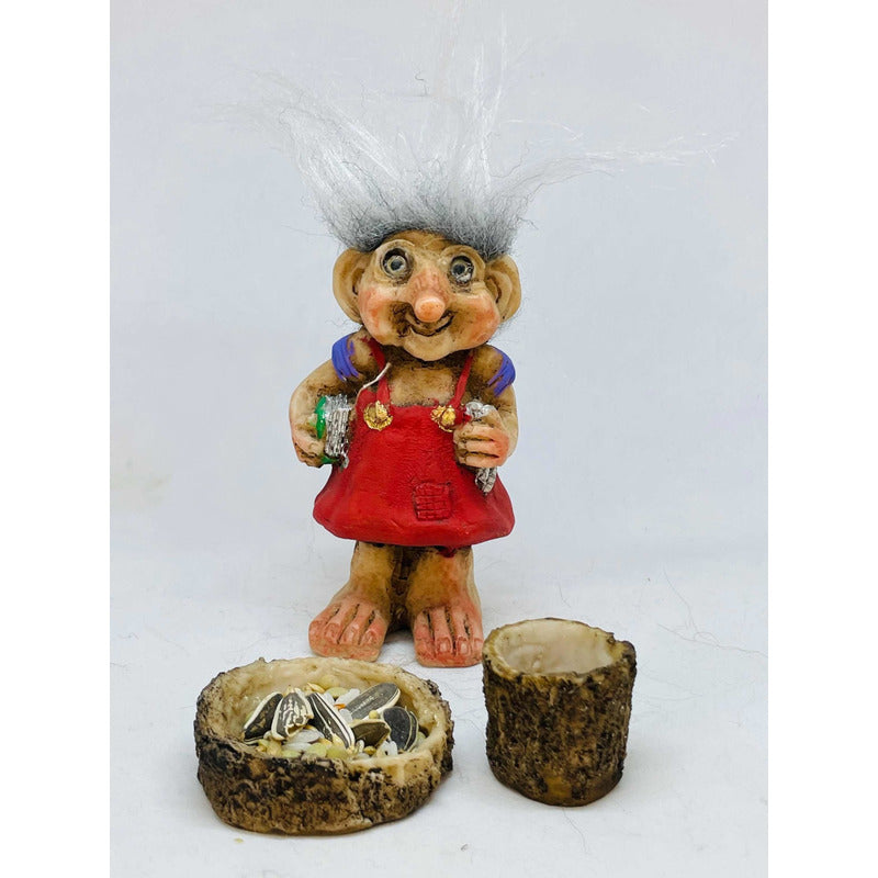 Troll Estudio Niña + Comedero 10 Cm Figura De Resina Naciona