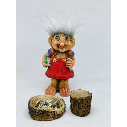 Troll Estudio Niña + Comedero 10 Cm Figura De Resina Naciona