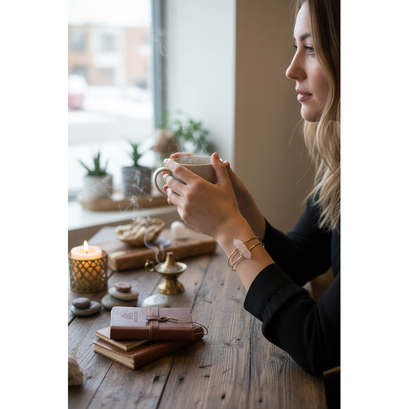 Brazalete Con Cuarzo En Punta Chapado En Color Dorado