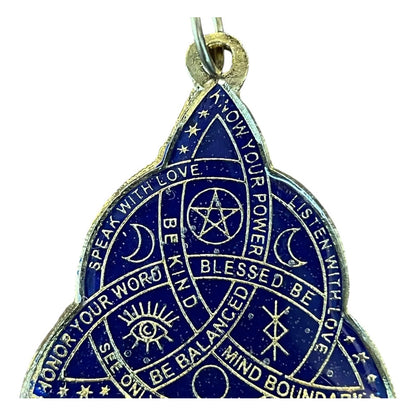 Triqueta Dije Encapsulado 30mm Azul by HEREJE