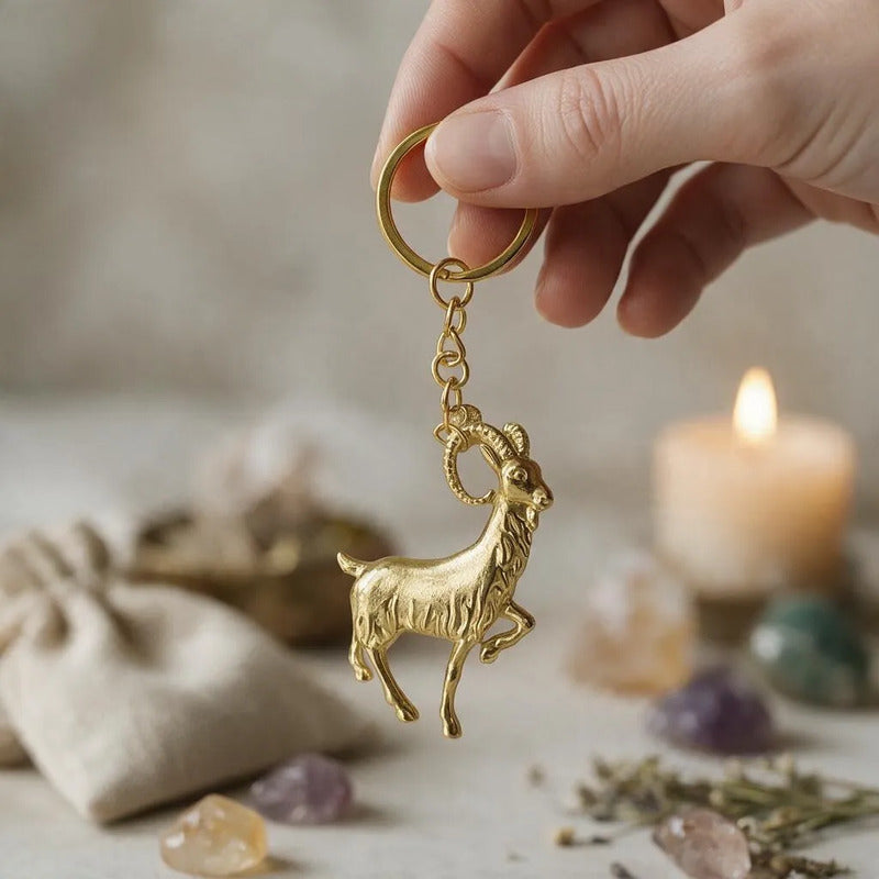Llavero Hereje Año De La Cabra, Diseño Sencillo De Cabra Dorado by HEREJE