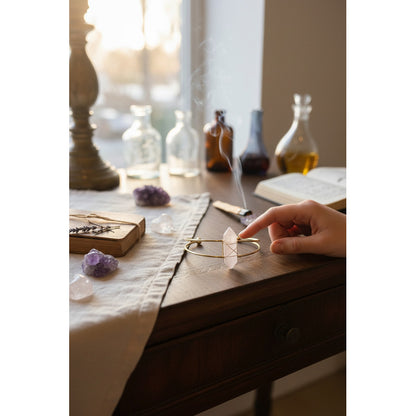 Brazalete Con Cuarzo En Punta Chapado En Color Dorado