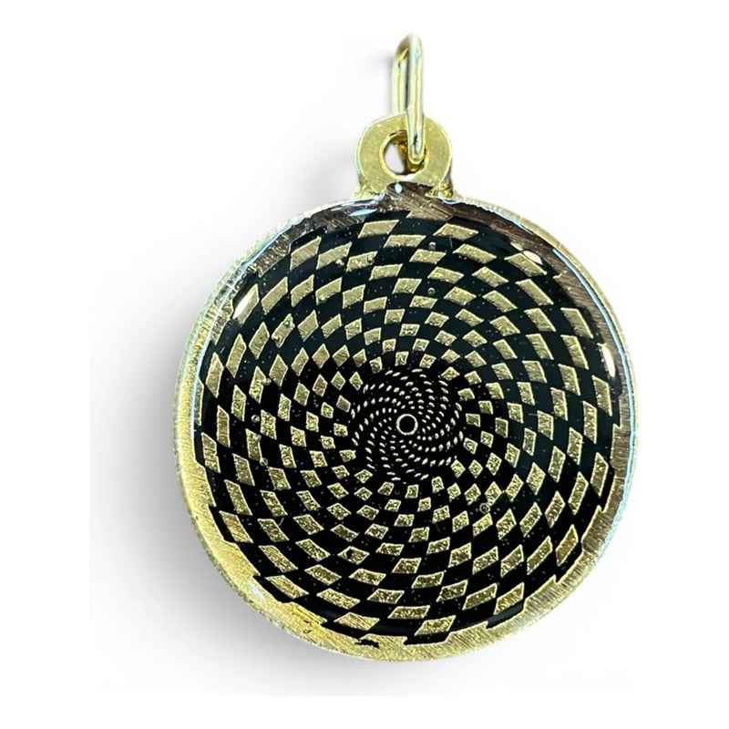 Medalla Dije Sensor Cosmico Dorada Con Esmalte Negro 3 Cm Obscuro