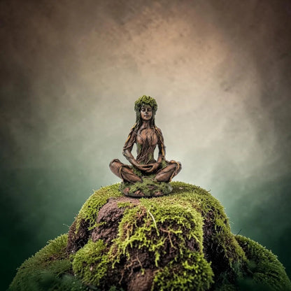 Figura Diosa Gaia Madre Tierra Meditación Resina Conre by HEREJE